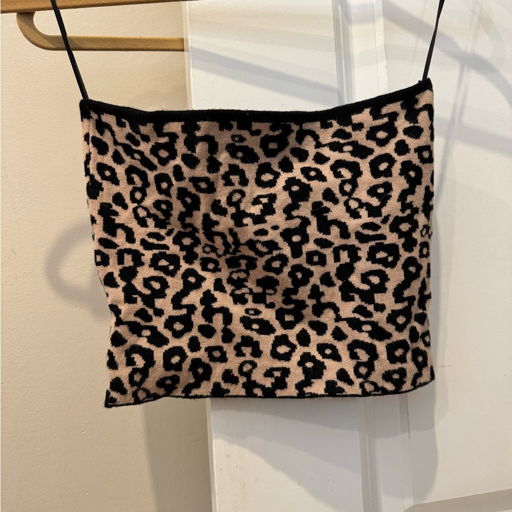 Strapless crop top
Leapord
Kendall & Kylie
Size Small
Worn once